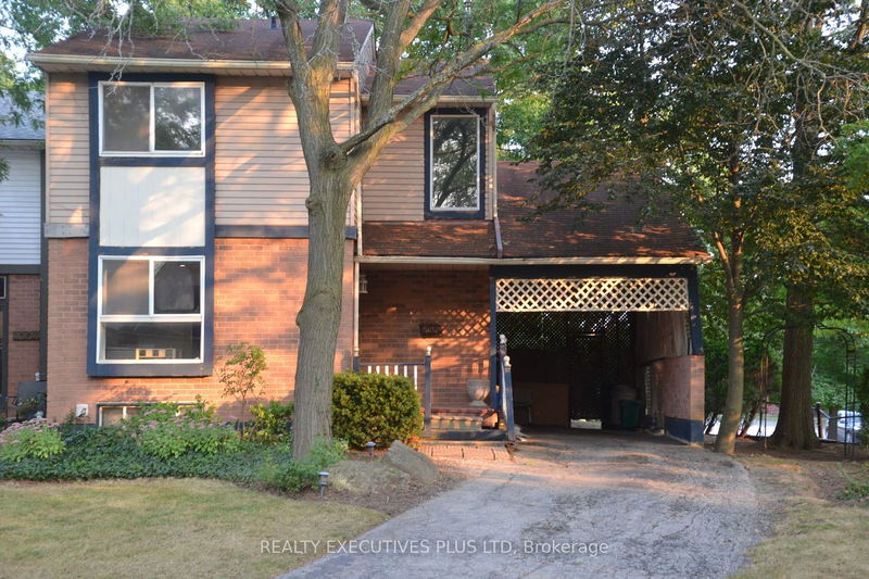 home for sale on 1002 Elizabeth Place N