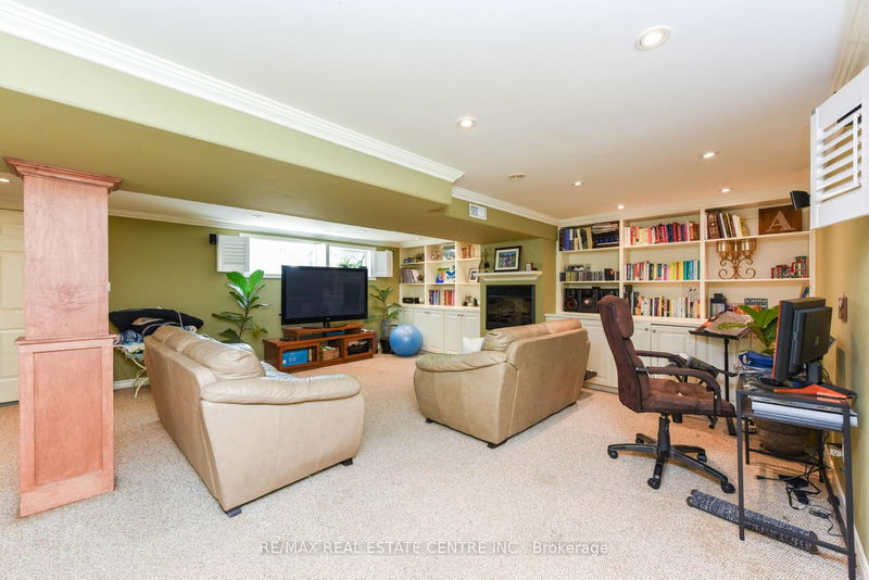 1363 Sheldon Ave  Oakville, L6L 2P9 | Image 29