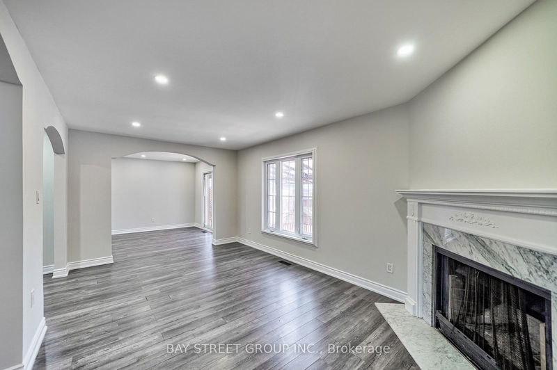 6096 Silken Laumann Way  Mississauga, L5V 1A1 | Image 12