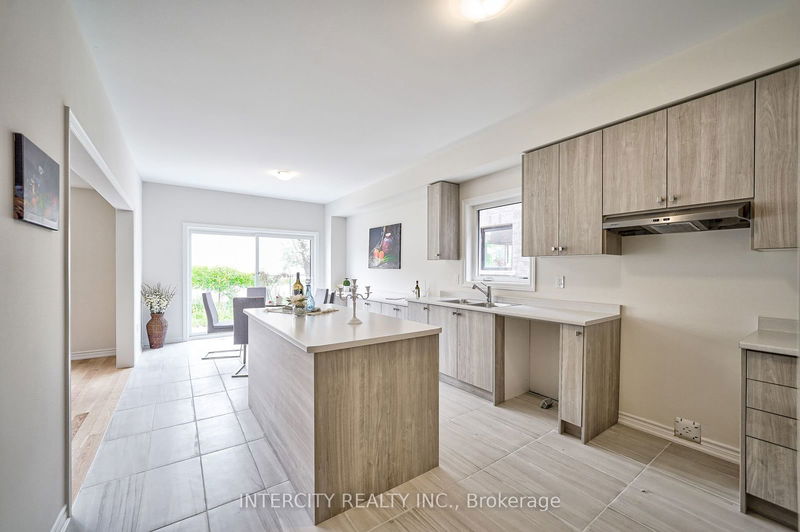 6 Allegrezza Crt  Toronto, M6A 1T9 | Image 10