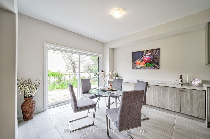 6 Allegrezza Crt  Toronto, M6A 1T9 | Image 13