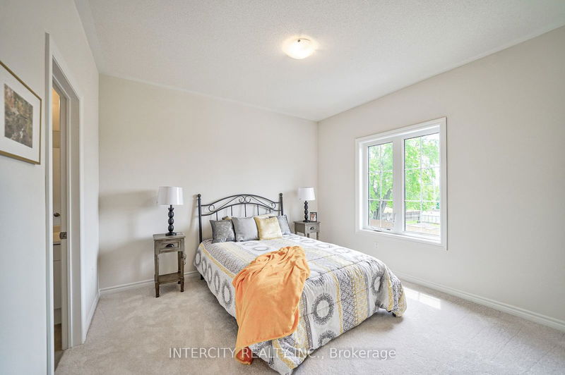 6 Allegrezza Crt  Toronto, M6A 1T9 | Image 19