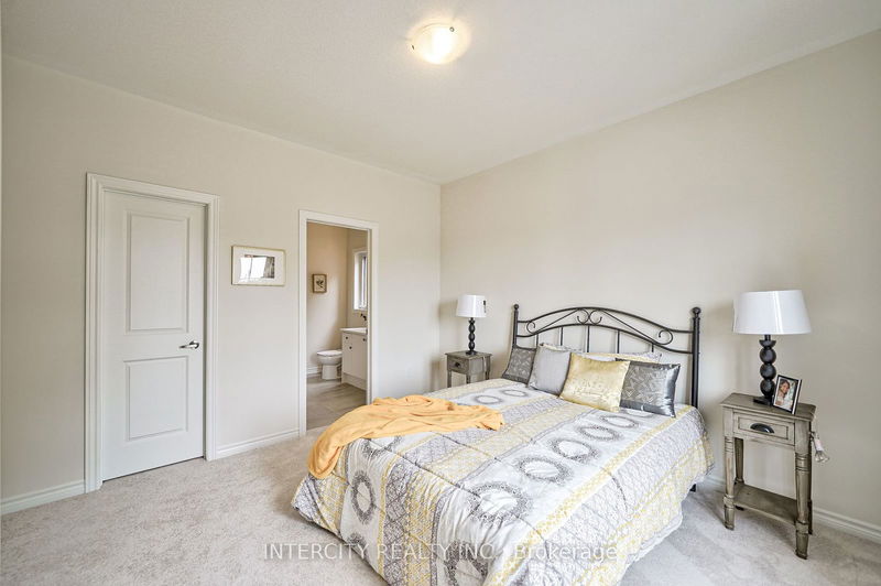 6 Allegrezza Crt  Toronto, M6A 1T9 | Image 20