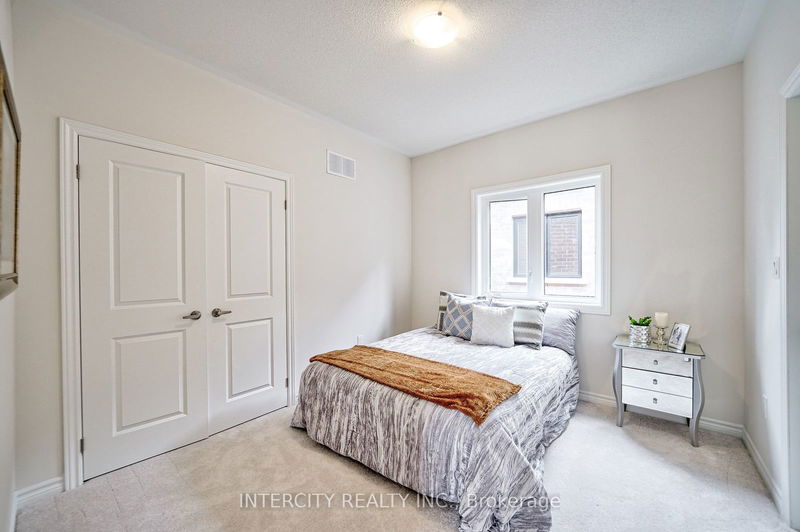 6 Allegrezza Crt  Toronto, M6A 1T9 | Image 22