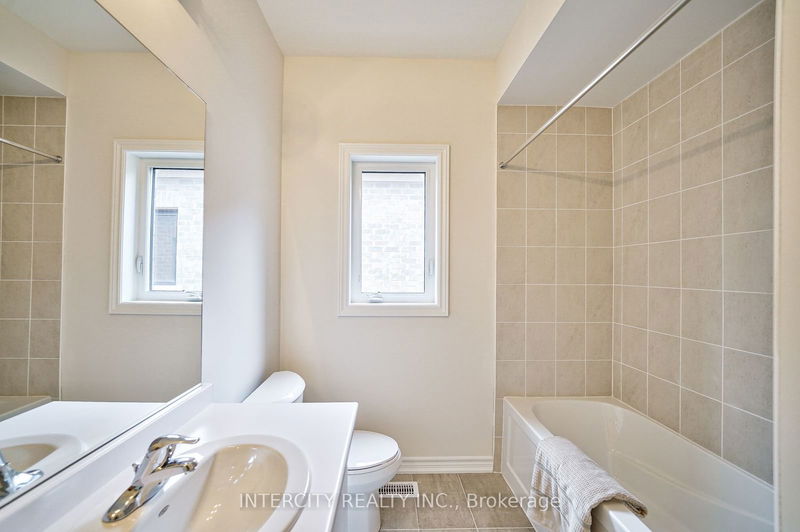 6 Allegrezza Crt  Toronto, M6A 1T9 | Image 25