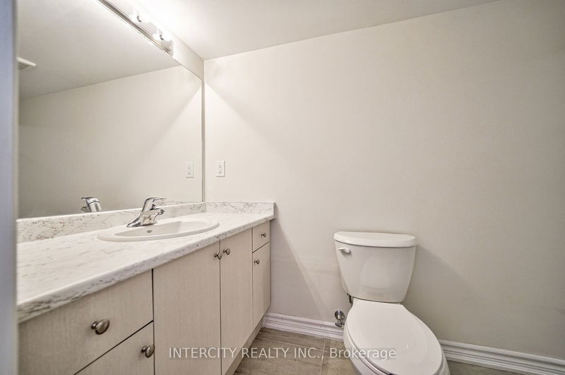 6 Allegrezza Crt  Toronto, M6A 1T9 | Image 32