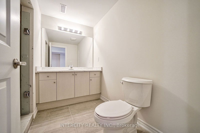 6 Allegrezza Crt  Toronto, M6A 1T9 | Image 36