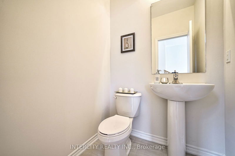 6 Allegrezza Crt  Toronto, M6A 1T9 | Image 6