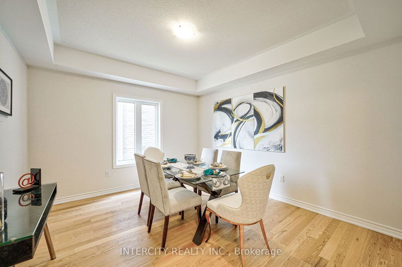 6 Allegrezza Crt  Toronto, M6A 1T9 | Image 8