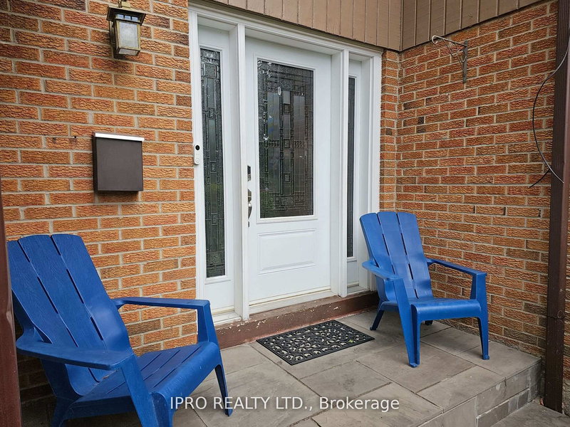 7027 Estoril Rd, Mississauga, L5N 1N3 | Image 3