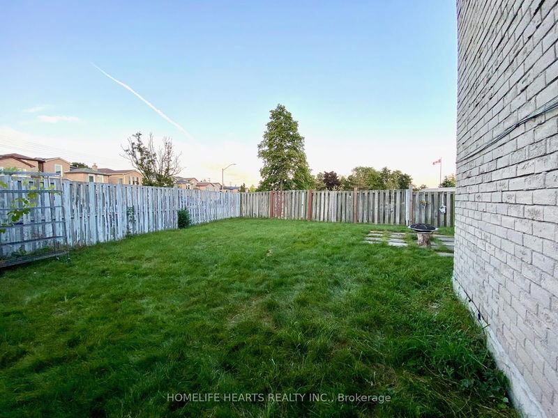 4250 Beacon Lane  Mississauga, L5C 3V9 | Image 16