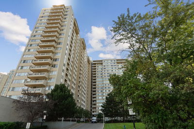 Condo sold at 609-3590 Kaneff Crescent, Mississauga, Mississauga Valleys, L5A 3X3 - MLS: W9347891