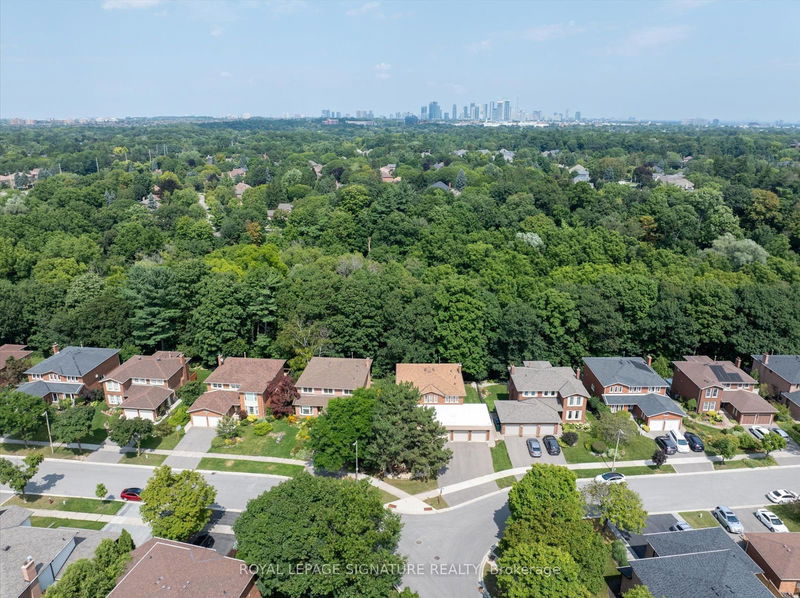 3417 Sanderling Cres  Mississauga, L5L 3P4 | Image 1