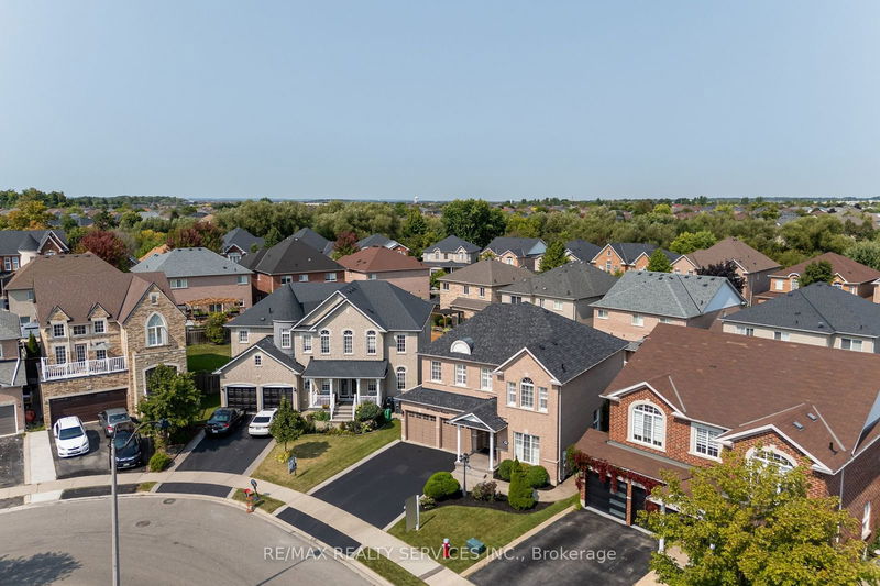 48 Amboise Cres  Brampton, L7A 3H2 | Image 3