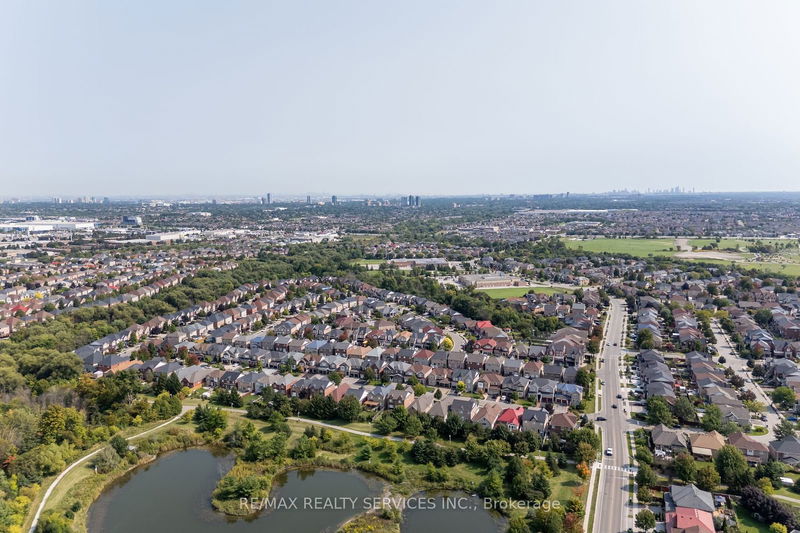 48 Amboise Cres  Brampton, L7A 3H2 | Image 4