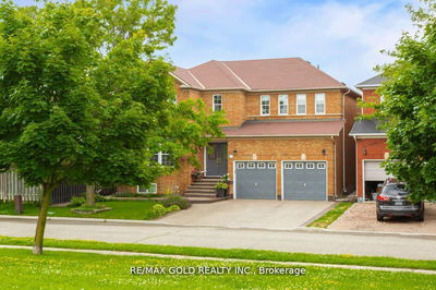 3 Sir David Pl  Brampton, L7A 2E4 | Image 1