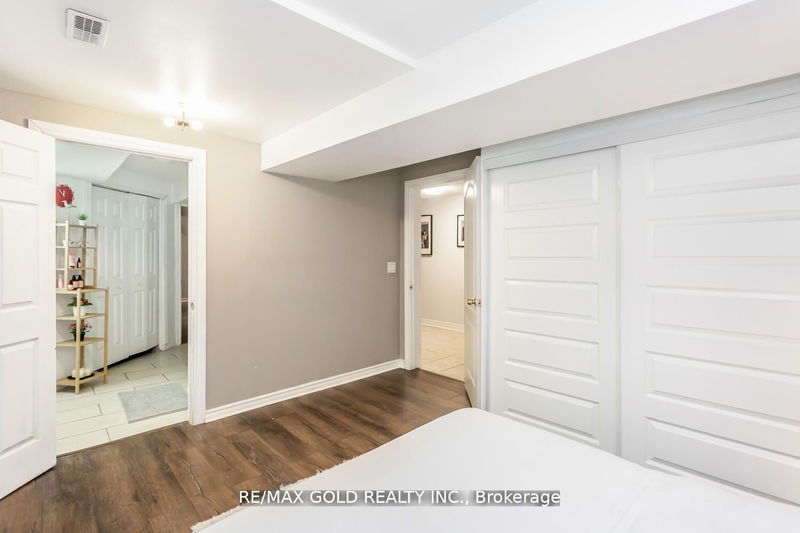 3 Sir David Pl  Brampton, L7A 2E4 | Image 32