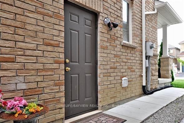 home for lease on 45 Summitgreen Crescent