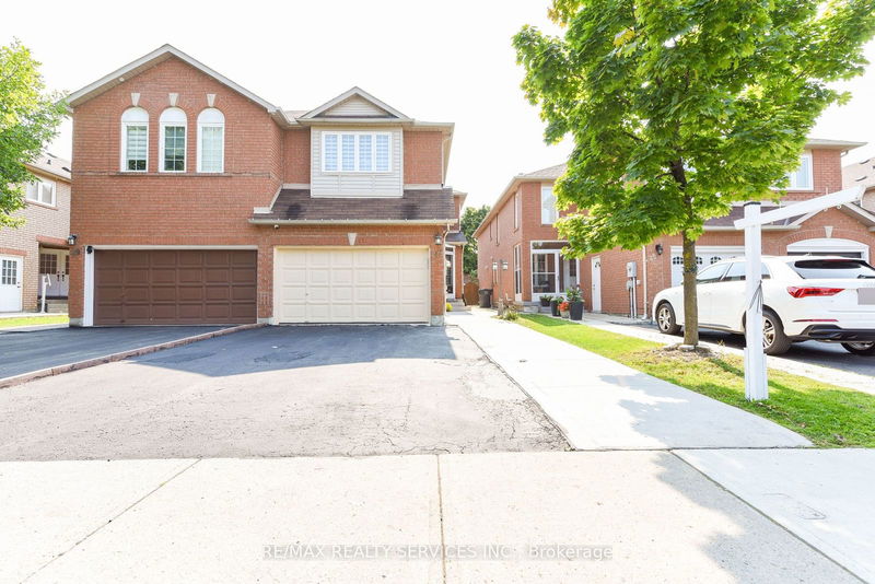 home for sale on 47 Lauraglen Crescent