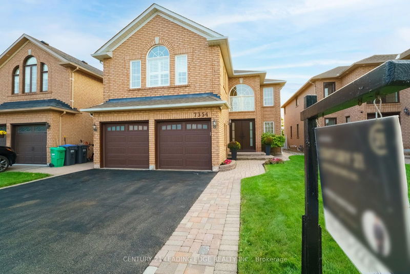 7354 Black Walnut Tr  Mississauga, L5N 7M1 | Image 1