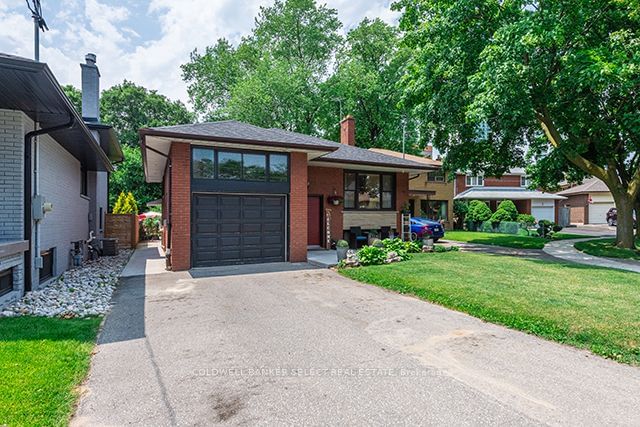 24 Rufford Rd  Toronto, M8W 4V6 | Image 2