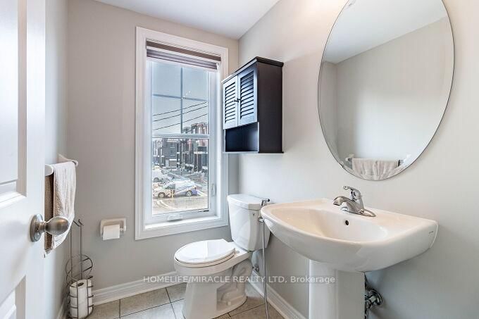 43 Finegan Circ  Brampton, L7A 4Z7 | Image 24