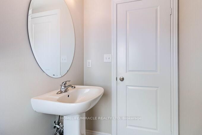 43 Finegan Circ  Brampton, L7A 4Z7 | Image 27