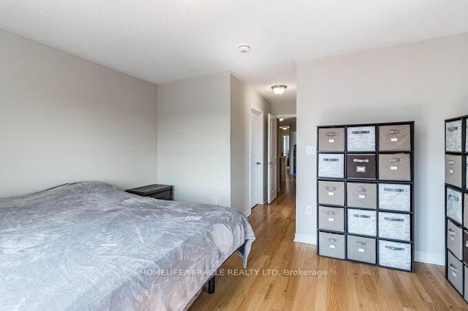 43 Finegan Circ  Brampton, L7A 4Z7 | Image 32