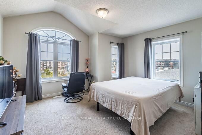 43 Finegan Circ  Brampton, L7A 4Z7 | Image 36