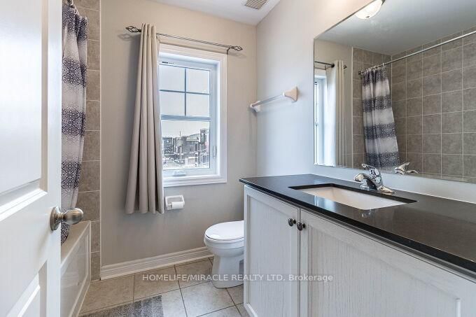 43 Finegan Circ  Brampton, L7A 4Z7 | Image 38