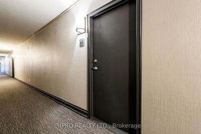  611 - 1000 Cedarglen Gate  Mississauga, L5C 3Z5 | Image 1