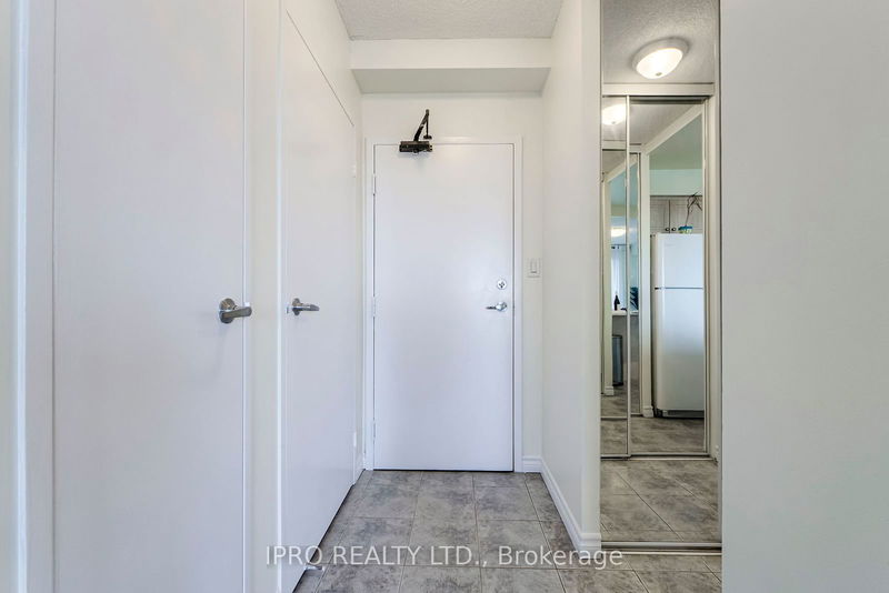  611 - 1000 Cedarglen Gate  Mississauga, L5C 3Z5 | Image 2