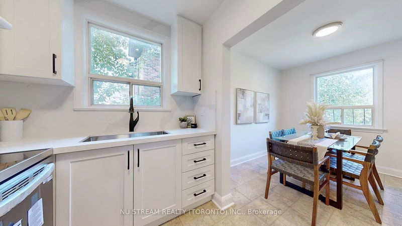 20 Clearview Hts  Toronto, M6M 1Z9 | Image 10