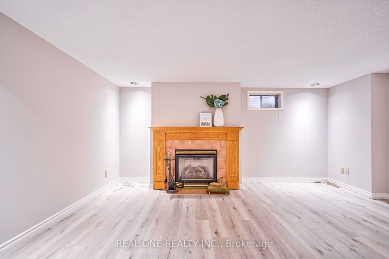 1321 Monks Passage   Oakville, L6M 1K6 | Image 33