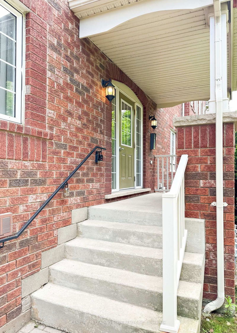  1 - 760 Neighbourhood Circ  Mississauga, L5B 0B7 | Image 2