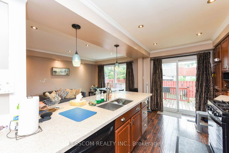 83 Royal Salisbury Way  Brampton, L6V 3J3 | Image 11