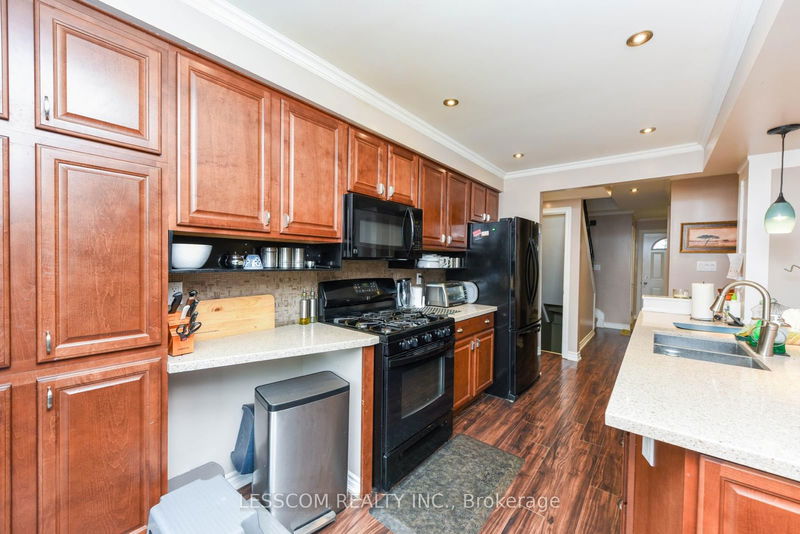 83 Royal Salisbury Way  Brampton, L6V 3J3 | Image 14