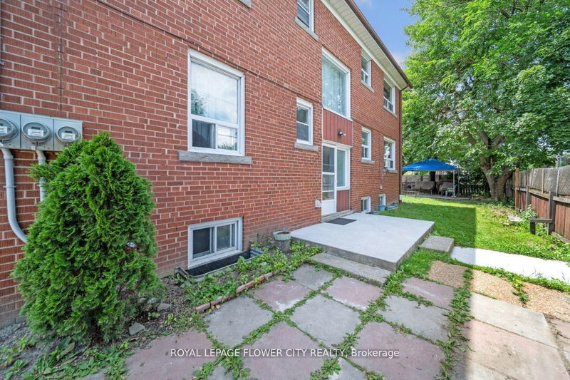 33 Morgan Ave  Toronto, M8Y 2Z9 | Image 6