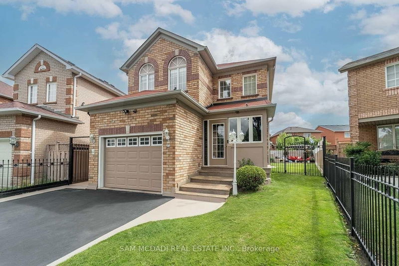 5599 Brenchley Ave  Mississauga, L5V 2H3 | Image 1