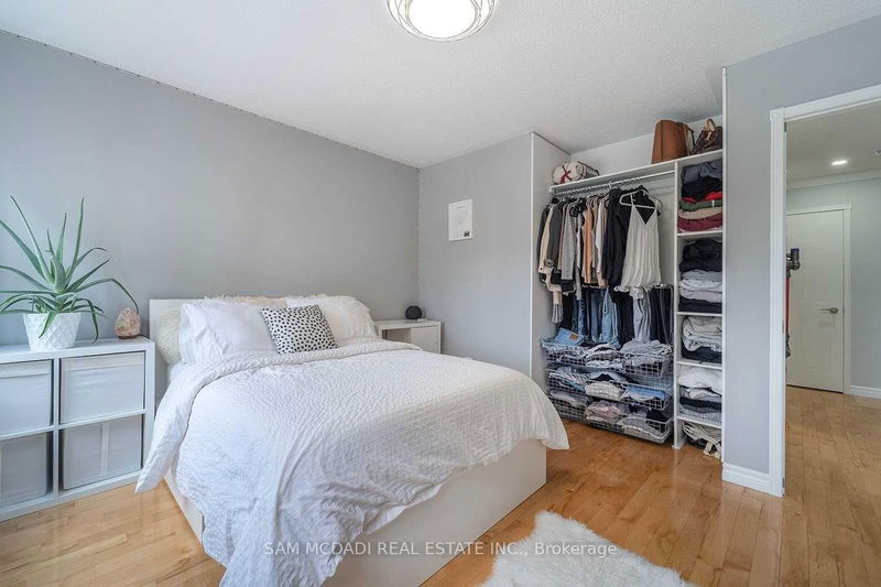 5599 Brenchley Ave  Mississauga, L5V 2H3 | Image 13