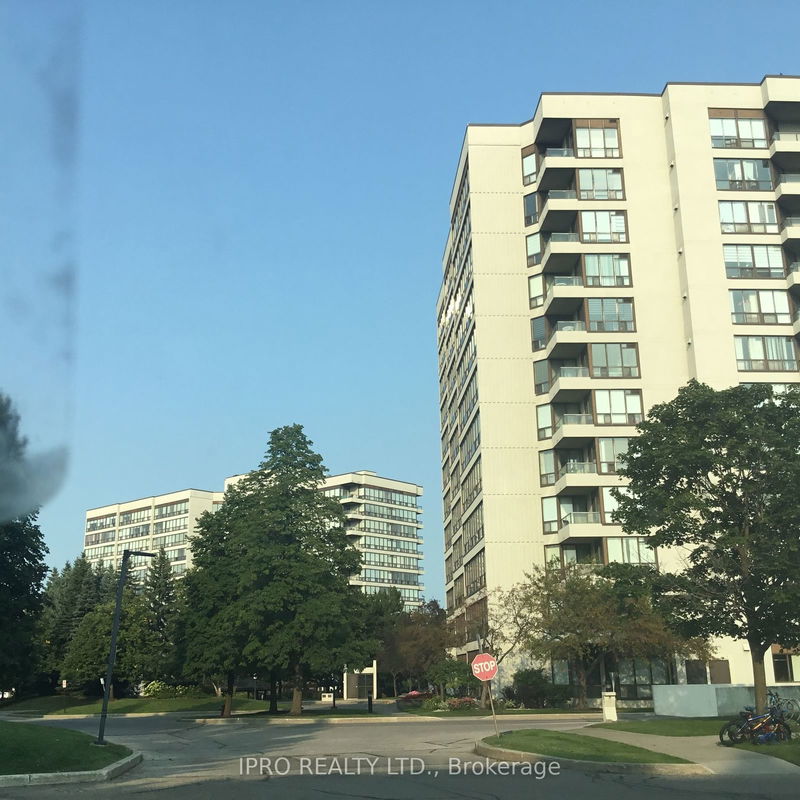  307 - 12 Laurelcrest St  Brampton, L6S 5Y4 | Image 2