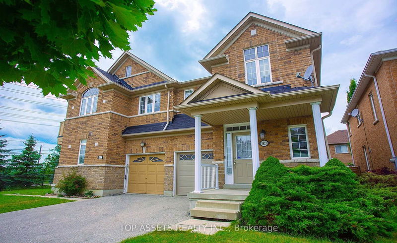 3827 Bloomington Cres  Mississauga, L5M 0A3 | Image 2