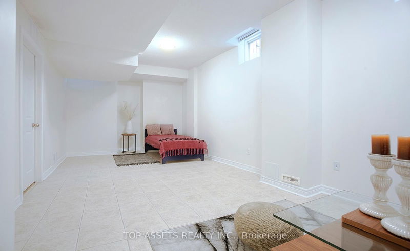 3827 Bloomington Cres  Mississauga, L5M 0A3 | Image 27