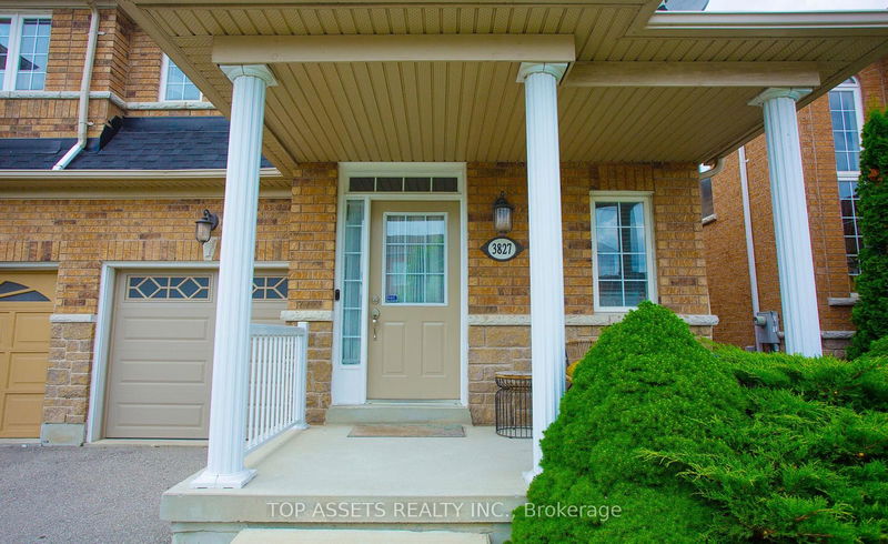 3827 Bloomington Cres  Mississauga, L5M 0A3 | Image 3