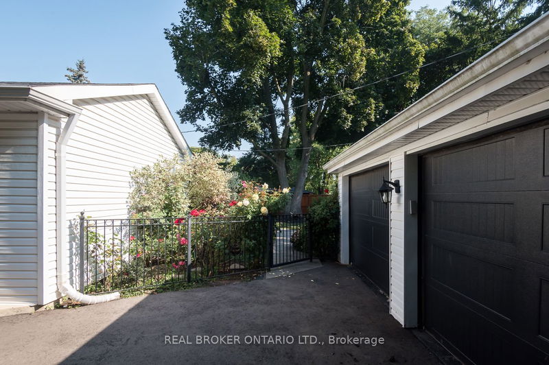 5138 Cherryhill Cres  Burlington, L7L 4C2 | Image 37