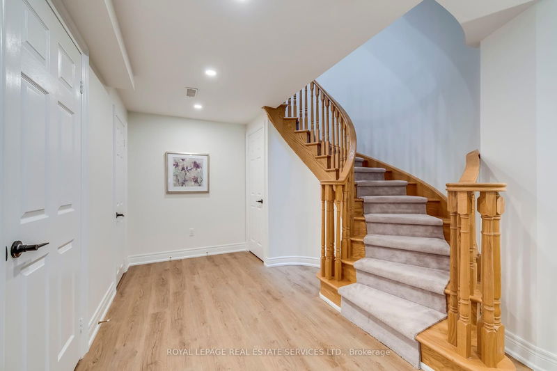  10 - 2303 Hill Ridge Crt  Oakville, L6M 3N3 | Image 25