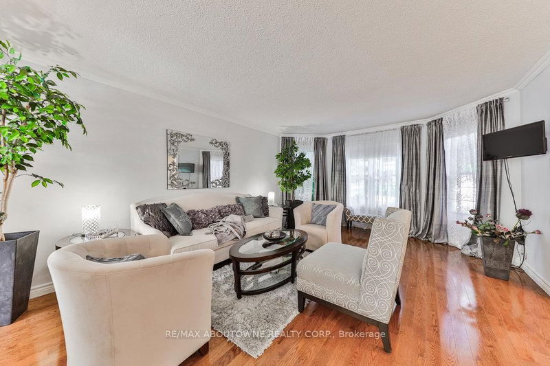 184 Warner Dr  Oakville, L6L 6E7 | Image 11