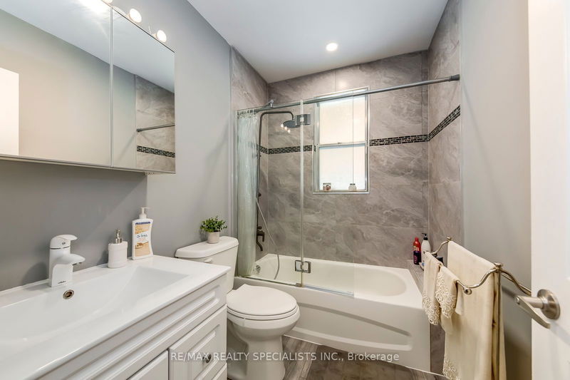 470 Kingsleigh Crt  Milton, L9T 1X8 | Image 24