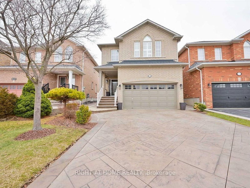 814 Brass Winds Pl, Mississauga, L5W 1T4 | Image 2