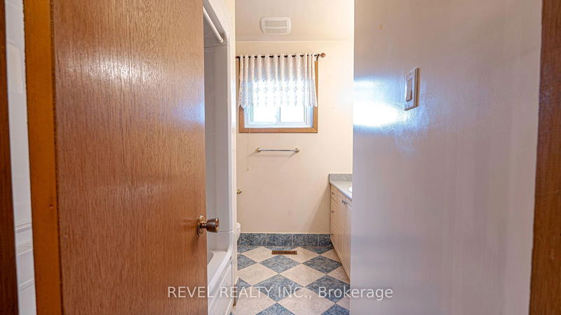 39 Hackmore Ave  Toronto, M9W 3W2 | Image 27